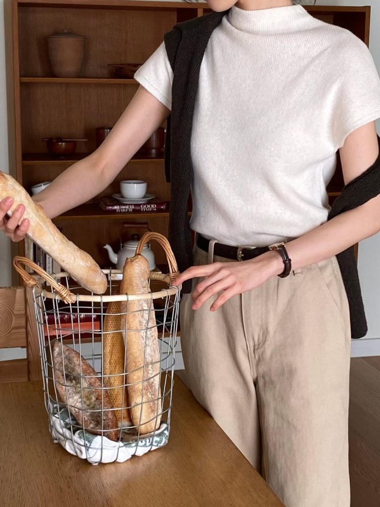 柔軟羊絨半領針織衫