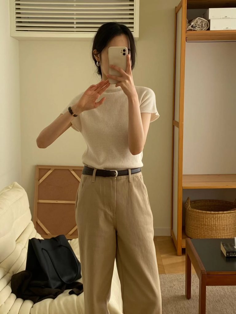 柔軟羊絨半領針織衫