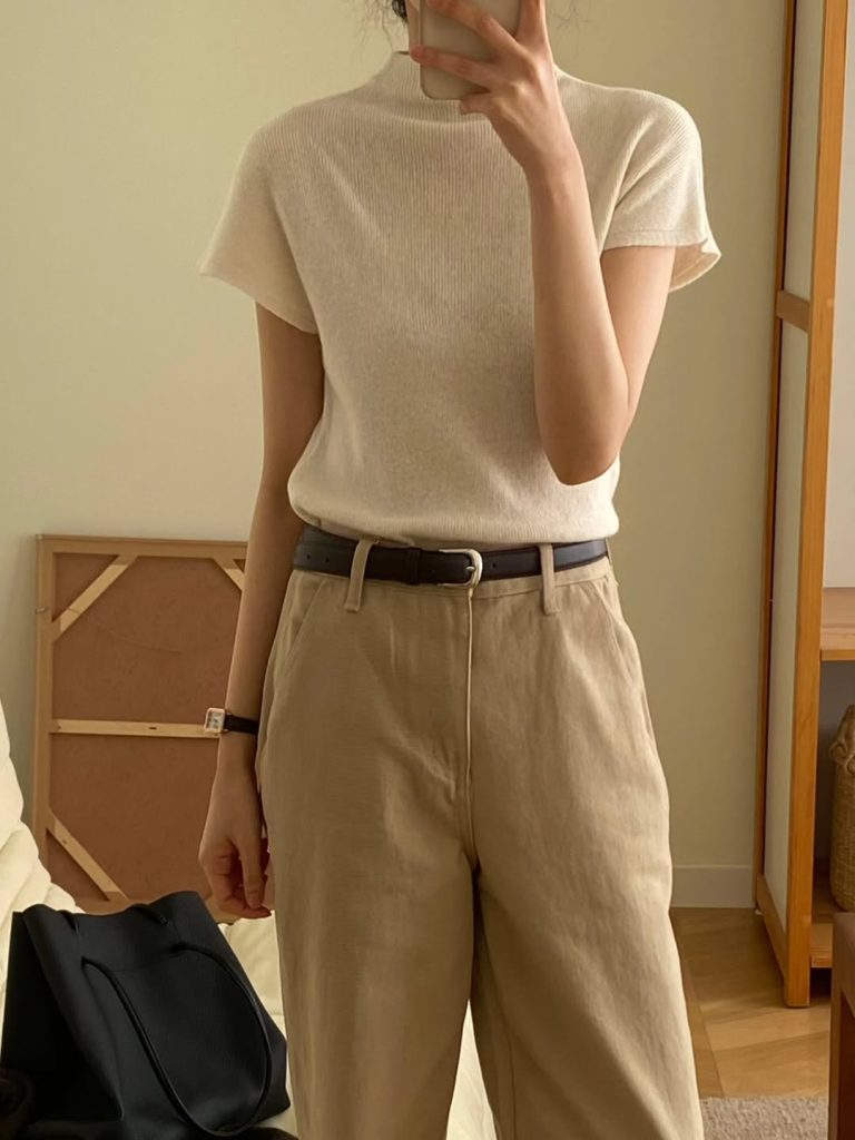 柔軟羊絨半領針織衫