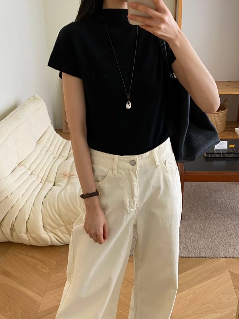 柔軟羊絨半領針織衫