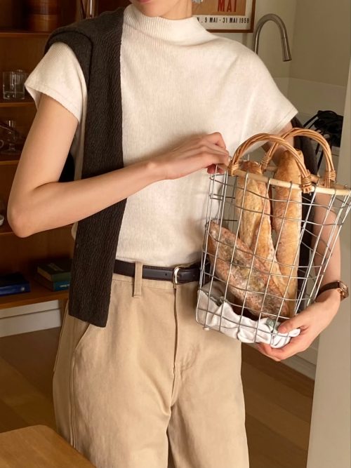 柔軟羊絨半領針織衫