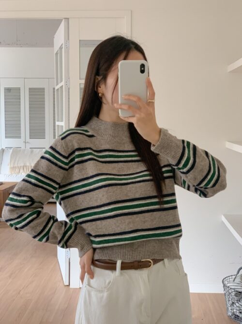 線條半高領針織上衣