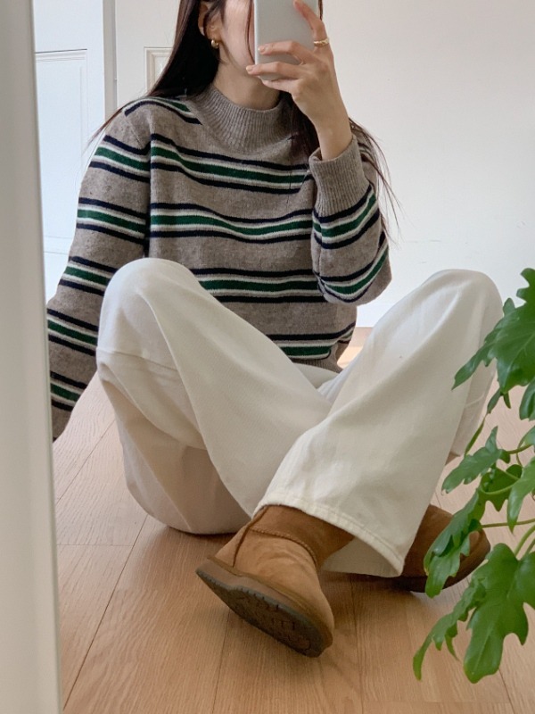 線條半高領針織上衣