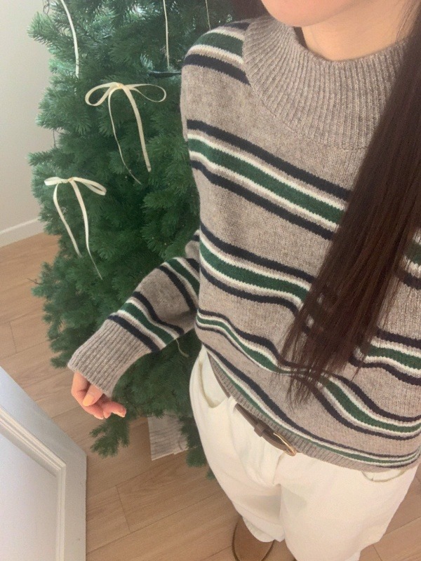 線條半高領針織上衣