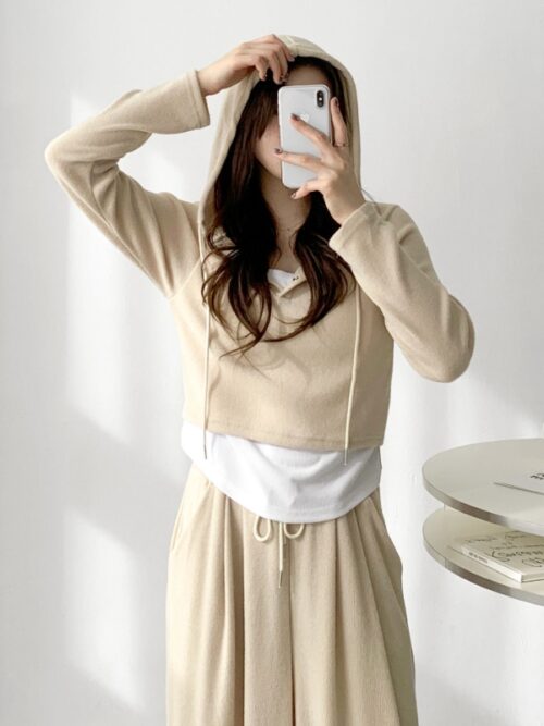 假兩件啪鈕V領運動套裝